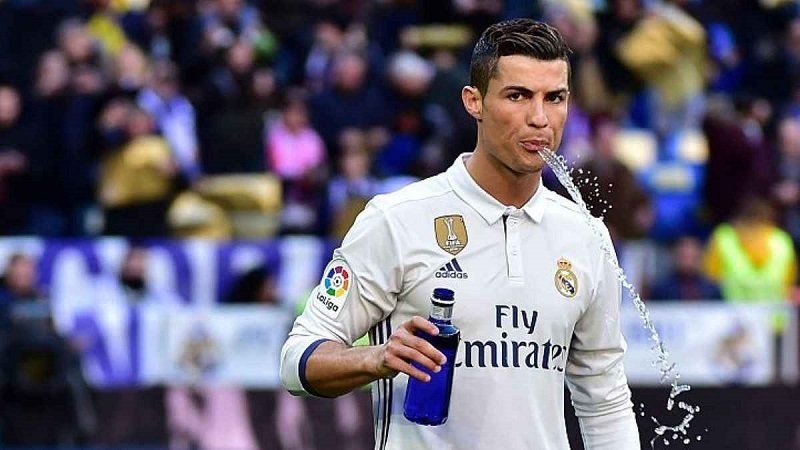 لماذا يبصق لاعبو كرة القدم؟ 2 45b9647f a2aa 4f47 9709 225c0293097f