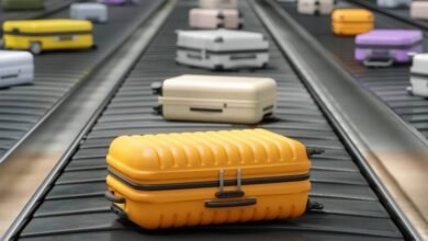 خطأ بسيط يرتكبه ملايين المسافرين في المطارات.. يضيع حقائبهم!