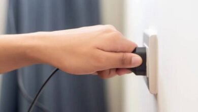 خطأ يؤدي لكوارث.. أجهزة يجب فصلها عن الكهرباء قبل الخروج