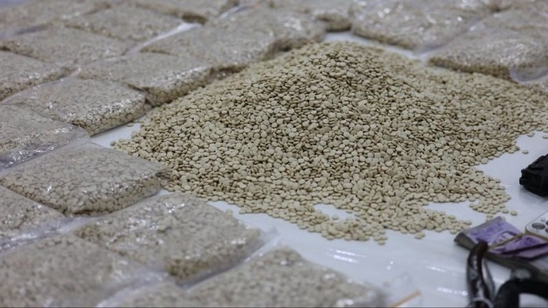 القبض على متورطين بحوزتهم 185 ألف حبة مخدرة في دمشق 2 Captagon 2 rd8uqcevzfvmbr5gvd1q50mprx26pbj9i16opwt5xo 1