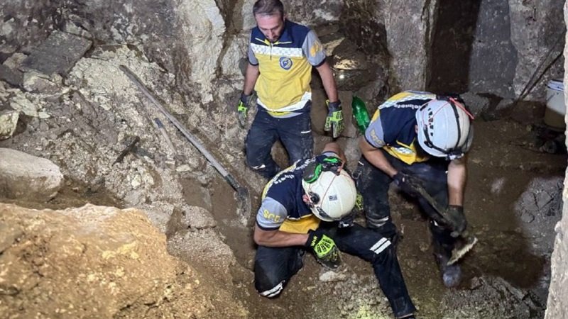 وفاة رجُلين جراء انهيار مبنى قديم في مدينة حلب 2 Civil Defense teams rcuh7kwqbnrlyddjg41esfc07tq3rcoyob9b1gtv7w