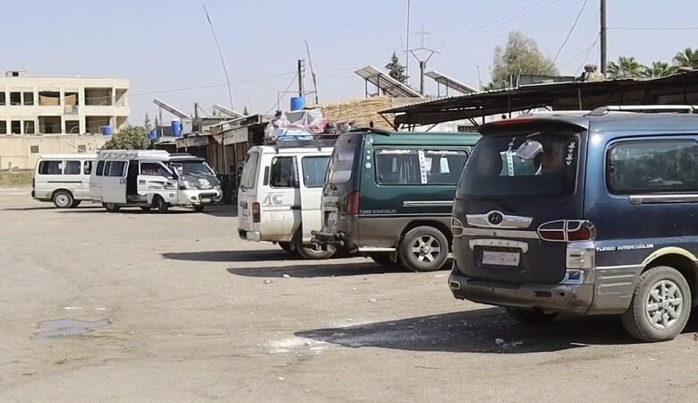 أزمة النقل العام تضاعف معاناة أهالي منطقة الغاب في حماة 1 أزمة النقل العام تضاعف معاناة أهالي منطقة الغاب في حماة