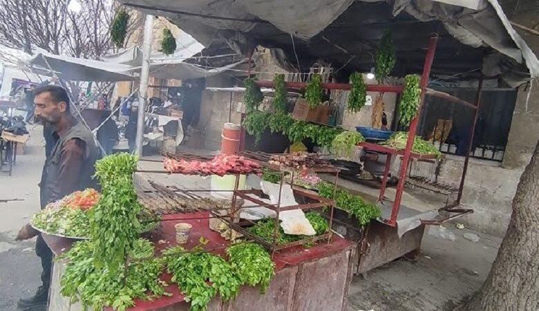 الأطعمة المكشوفة في حلب.. خطر يهدد صحة الفقراء!