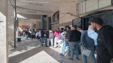المكتب القنصلي في حلب.. طوابير وساعات من الانتظار
