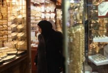 عائلات سورية تتمسك باقتناء الذهب رغم الأزمات المعيشية!