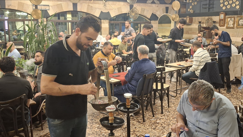 استياء أصحاب المقاهي والنوادي الليلية من قرار الإغلاق المبكر في دمشق 9 استياء أصحاب المقاهي والنوادي الليلية من قرار الإغلاق المبكر في دمشق
