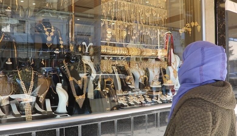 إقبال ملحوظ على شراء الذهب في حماة رغم ارتفاع الأسعار 1 إقبال ملحوظ على شراء الذهب في حماة رغم ارتفاع الأسعار