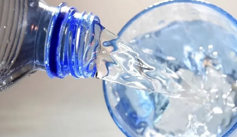 5 فوائد صحية لشرب الماء على معدة فارغة