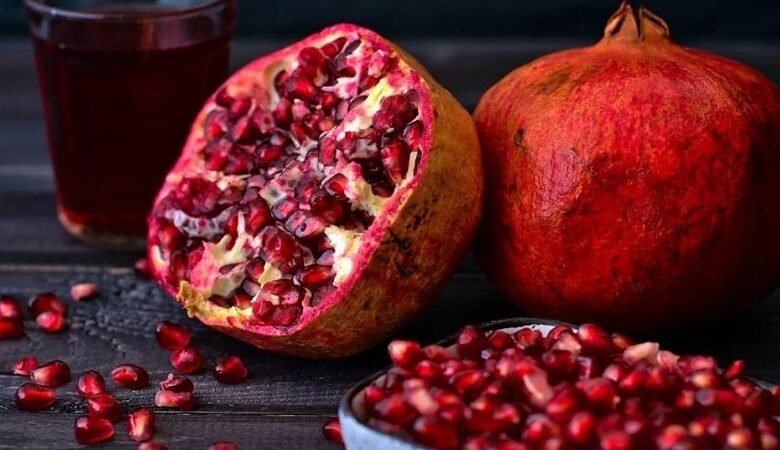 حبّات الرمّان أم عصيره… أيهما أفضل للقلب؟