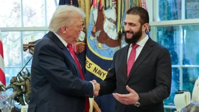 الشرع وترامب.. مصافحة تفتح العالم أمام سوريا