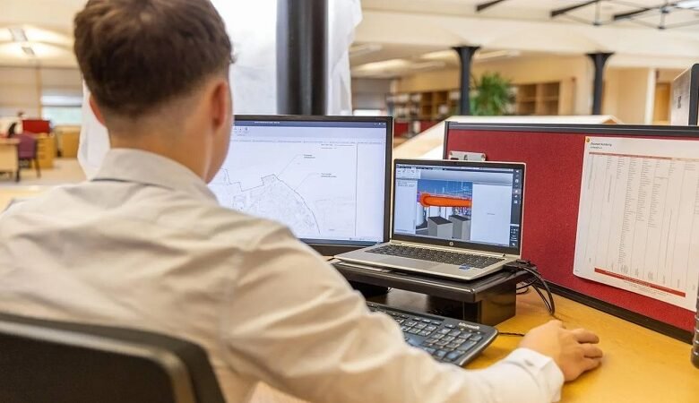 تعرف على الطريقة الصحيحة للجلوس أثناء العمل والدراسة 1 تعرف على الطريقة الصحيحة للجلوس أثناء العمل والدراسة