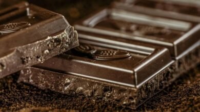 8 أطعمة تعزّز المزاج وتدعم صحتك النفسية