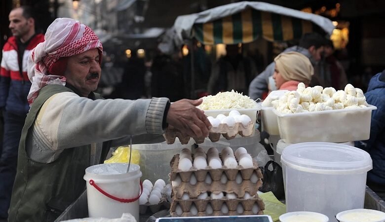 كرة تضخّم متدحرجة.. الغلاء يأكل زيادات الرواتب!