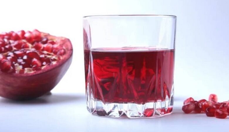 ماذا يحدث لجسمك عند شرب كوب من عصير الرمان يومياً؟