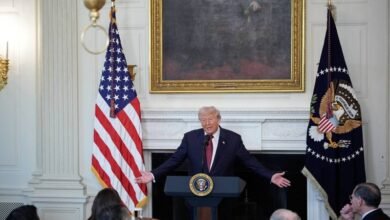 ترامب: الديمقراطيون يتحملون مسؤولية أطول إغلاق حكومي بتاريخ أمريكا 15 ترامب: الديمقراطيون يتحملون مسؤولية أطول إغلاق حكومي بتاريخ أمريكا