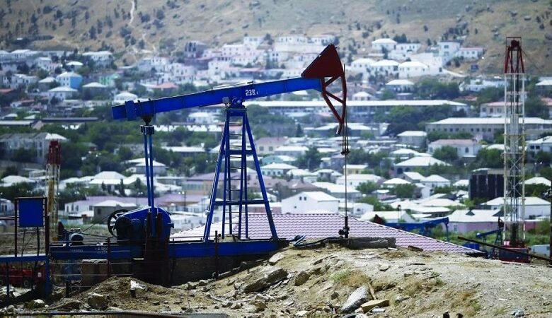 تراجع النفط وسط توقعات بفائض المعروض