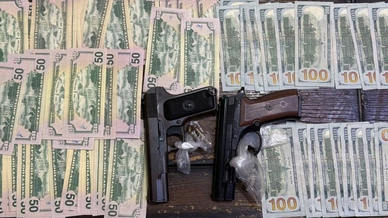 القبض على شبكة تمتهن تزوير العملة الأجنبية في حلب 2 Currency counterfeiting