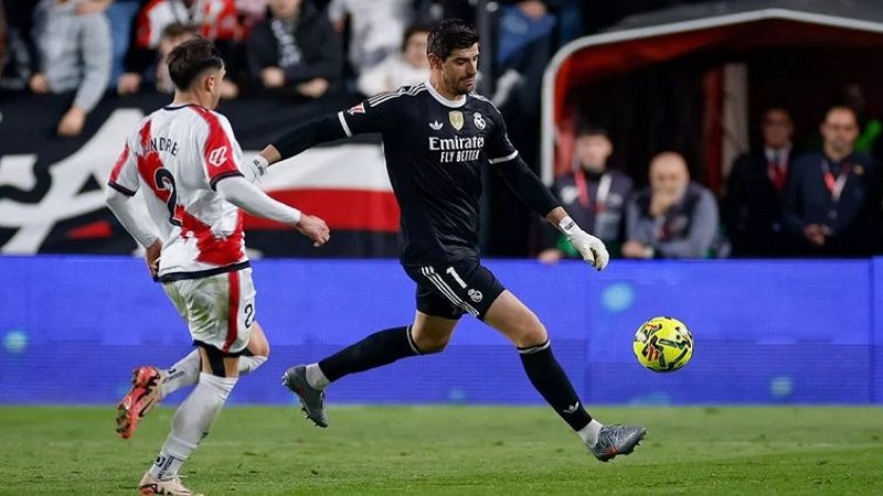 ريال مدريد يعلن إصابة كورتوا وفالفيردي 2 DO5eLKpUjj 1762779418 860x452 1