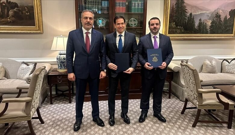 اجتماع ثلاثي تركي سوري أمريكي بالبيت الأبيض 1 اجتماع ثلاثي تركي سوري أمريكي بالبيت الأبيض