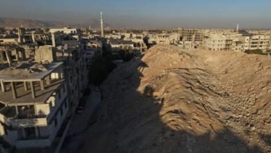 جبل أنقاض عربين.. مقبرة جماعية للمنازل والذكريات بدمشق 