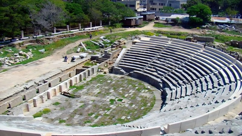 مدرج جبلة الروماني.. شاهد على حضارة ألفي عام 7 مدرج جبلة الروماني.. شاهد على حضارة ألفي عام