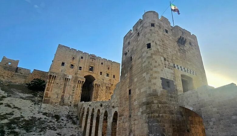 قلعة حلب.. حصن منيع تصارعت عليه الحضارات ولم يخضع إلا بالحيلة 1 قلعة حلب.. حصن منيع تصارعت عليه الحضارات ولم يخضع إلا بالحيلة
