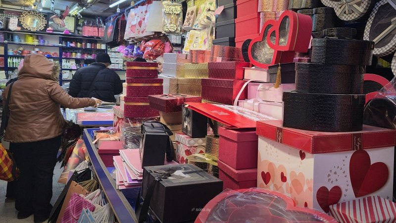 حركة نشطة في أسواق دمشق مع اقتراب أعياد رأس السنة 2 01 3 21 scaled 1