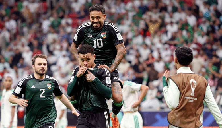 الإمارات تجرد الجزائر من اللقب.. وتبلغ نصف نهائي كأس العرب