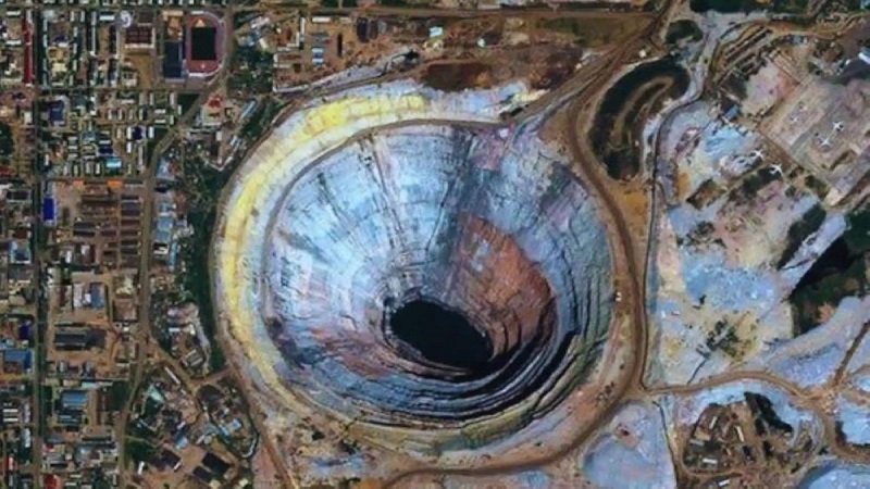 ماذا اكتشف العلماء في أعمق حفرة على وجه الأرض؟ 2 5007511