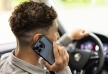 الحديث أثناء قيادة السيارة.. فخ قاتل 16 الحديث أثناء قيادة السيارة.. فخ قاتل