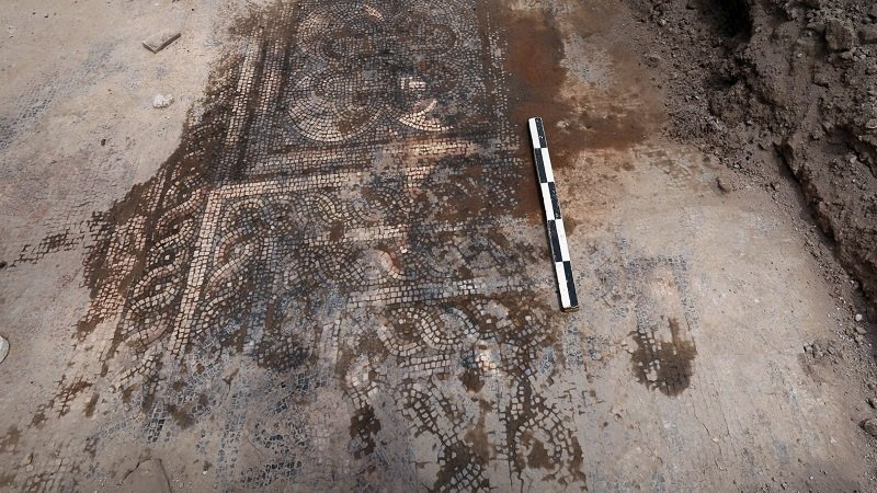 اكتشاف لوحة فسيفساء بيزنطية بريف دمشق 2 597894654 1379839293511827 7530412338341728465 n scaled 1