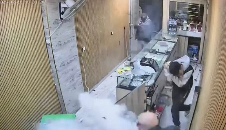 مقتل شقيقين في حلب يفتح ملف السلاح المتفلت والثغرات الأمنية 1 مقتل شقيقين في حلب يفتح ملف السلاح المتفلت والثغرات الأمنية