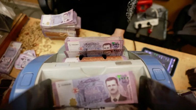 قفزة في تحويلات السوريين.. 4 مليارات دولار منذ سقوط النظام 2 RC28QBAO81VZ 1734430575