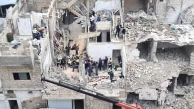 وفاة عامل من 3 تم إنقاذهم بعد انهيار مبنى في حلب