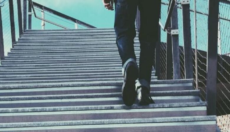 5 فوائد صحية لصعود الدرج يومياً