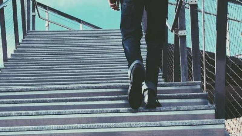5 فوائد صحية لصعود الدرج يومياً