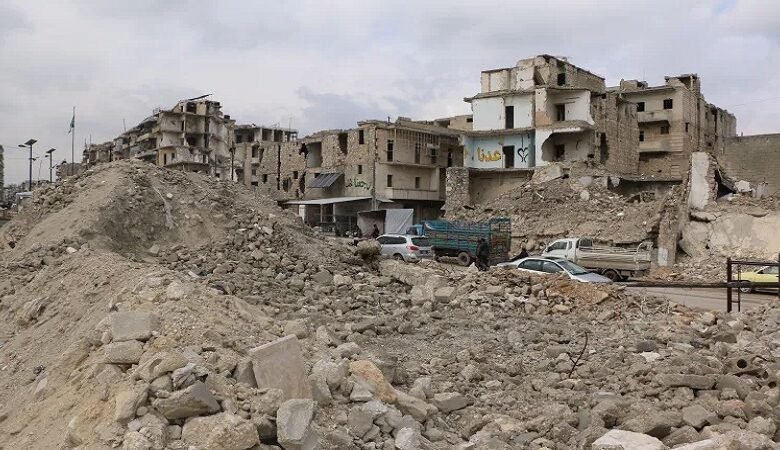 برد ينهش الجدران المهدمة في أحياء حلب المدمرة