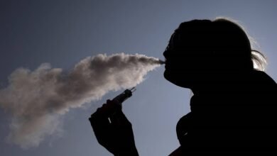 لماذا يجد الناس صعوبة في الإقلاع عن السجائر الإلكترونية؟