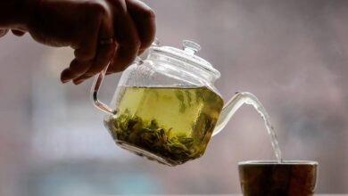 7 مشروبات تعزز صحة دماغك بشكل طبيعي