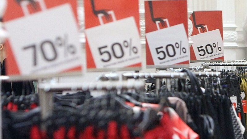 1479147294 sale racks 1024x683 1