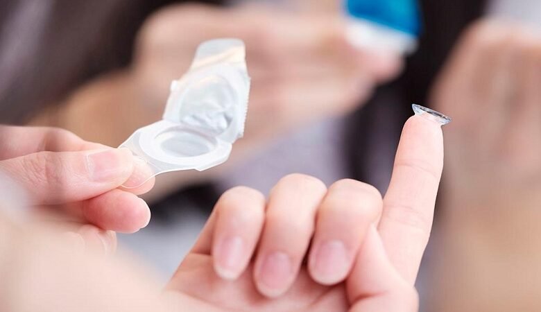 هل من الآمن النوم بالعدسات اللاصقة؟ 1 هل من الآمن النوم بالعدسات اللاصقة؟
