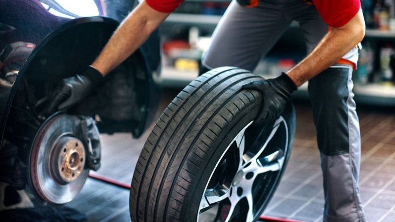 ماذا تفعل إذا انفصل إطار سيارتك أثناء القيادة؟ 2 5046874