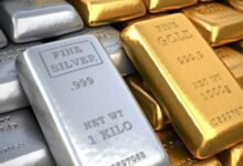 الفضة تتجاوز 100 دولار لأول مرة والذهب يقترب من 5000 دولار