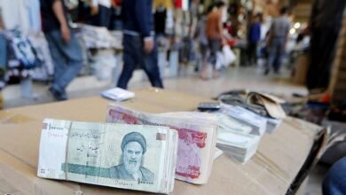 انهيار تاريخي.. الريال الإيراني يهوي إلى 1.5 مليون مقابل الدولار 12 انهيار تاريخي.. الريال الإيراني يهوي إلى 1.5 مليون مقابل الدولار