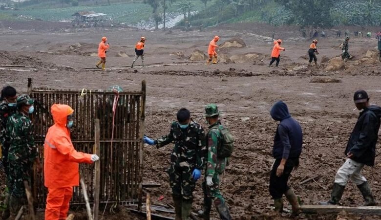 ارتفاع حصيلة ضحايا انهيار التربة في إندونيسيا إلى 38 قتيلاً 1 ارتفاع حصيلة ضحايا انهيار التربة في إندونيسيا إلى 38 قتيلاً