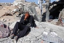 إسرائيل تنتهك وقف إطلاق النار في غزة بقتل 28 فلسطينياً