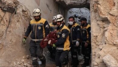 الدفاع المدني بحلب ينتشل جثمان الطفل من المنزل المنهار بحي العامرية
