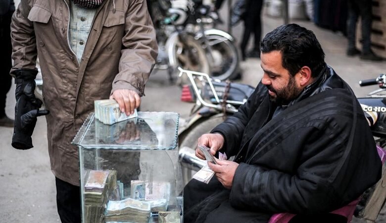 بدء الاستبدال النقدي.. كيف يتعامل السوريون مع الأسعار بالليرتين؟ 1 بدء الاستبدال النقدي.. كيف يتعامل السوريون مع الأسعار بالليرتين؟