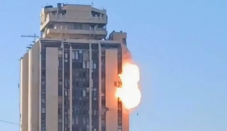 تنظيم قسد يستهدف بواسطة طيران مسير مبنى محافظة حلب