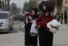 نزوح 142 ألفاً من أحياء حلب مع تواصل هجمات قسد